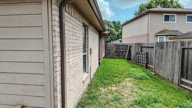 Building Photo - 5627 Postwood Green Ln