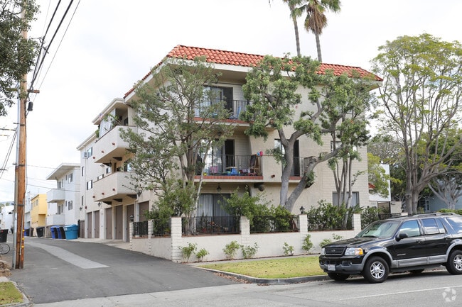 Primary Photo - 1321 California Ave