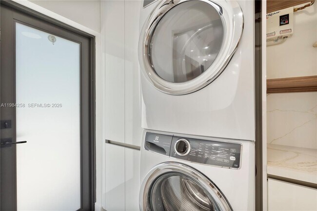 Building Photo - 255 Grant Dr