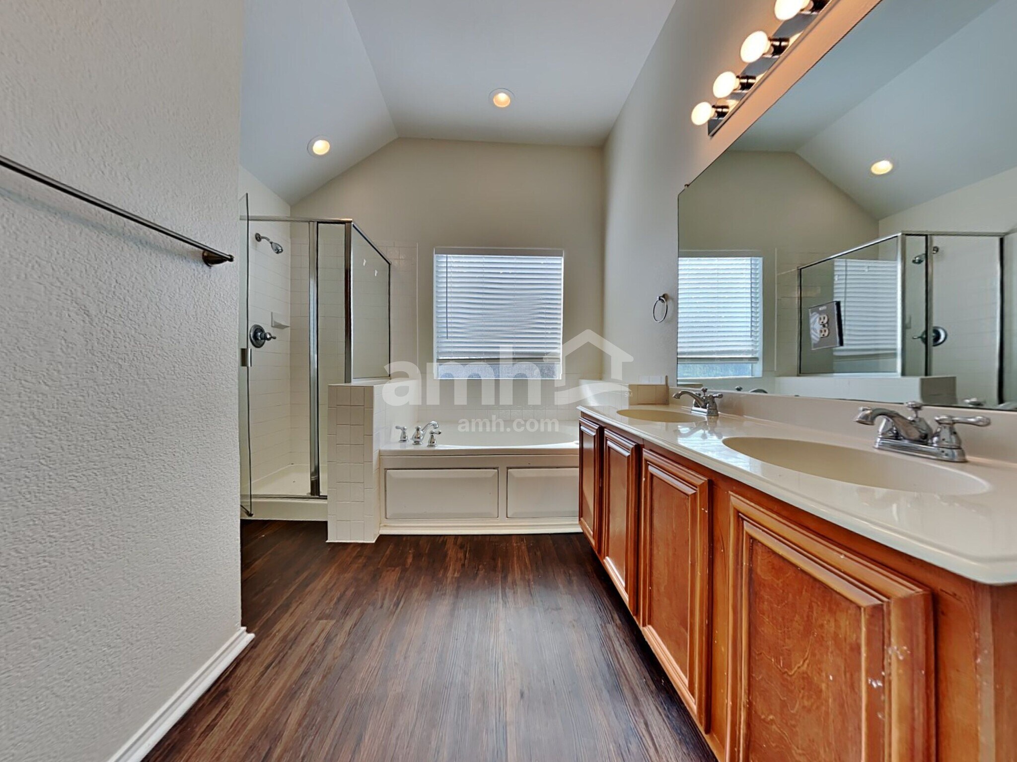 Building Photo - 515 Hampton Ct