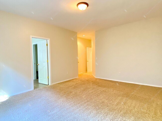 Building Photo - Beautiful, updated 3 BR on westside close to tons of recreation!