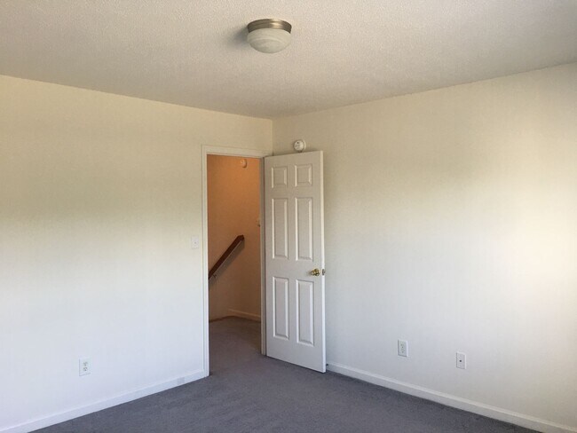 Building Photo - 101 E Coopers Ct