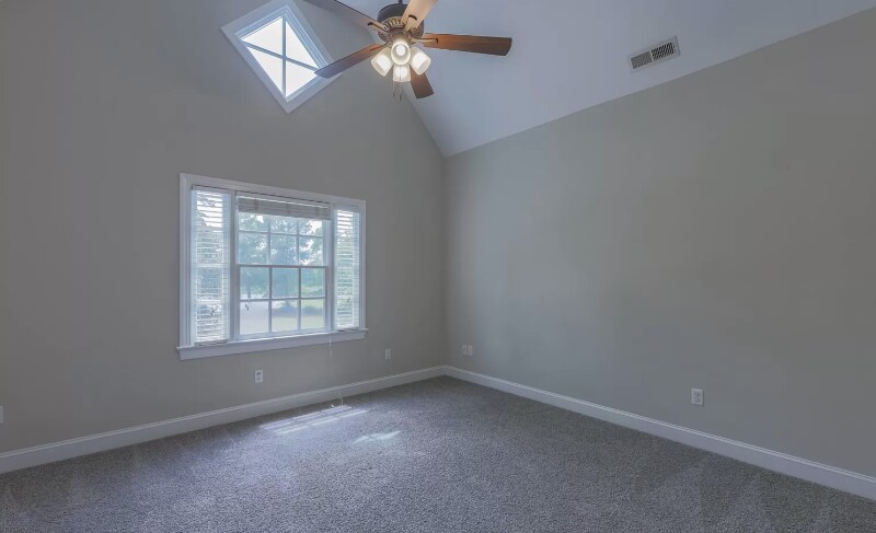 Building Photo - 301 Red Fox Run Dr