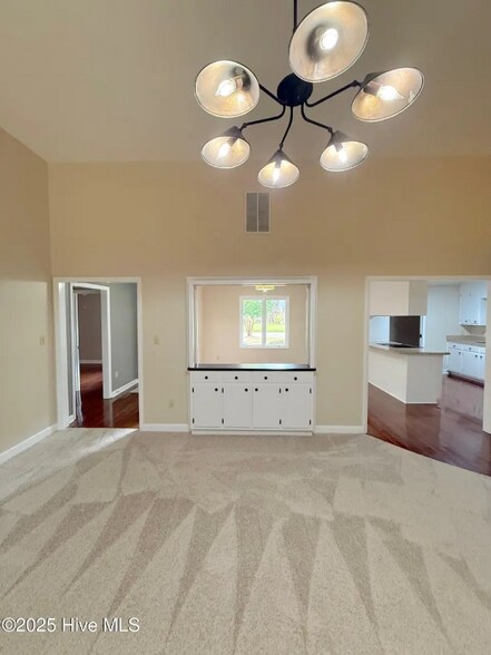 Building Photo - 107 E Baywood Ln