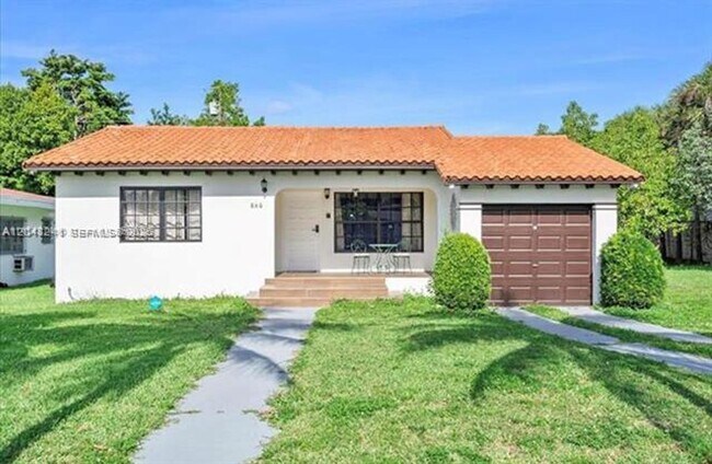 Building Photo - 860 NW 17th Ct