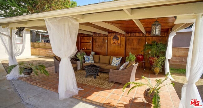 Building Photo - 4922 Genevieve Ave