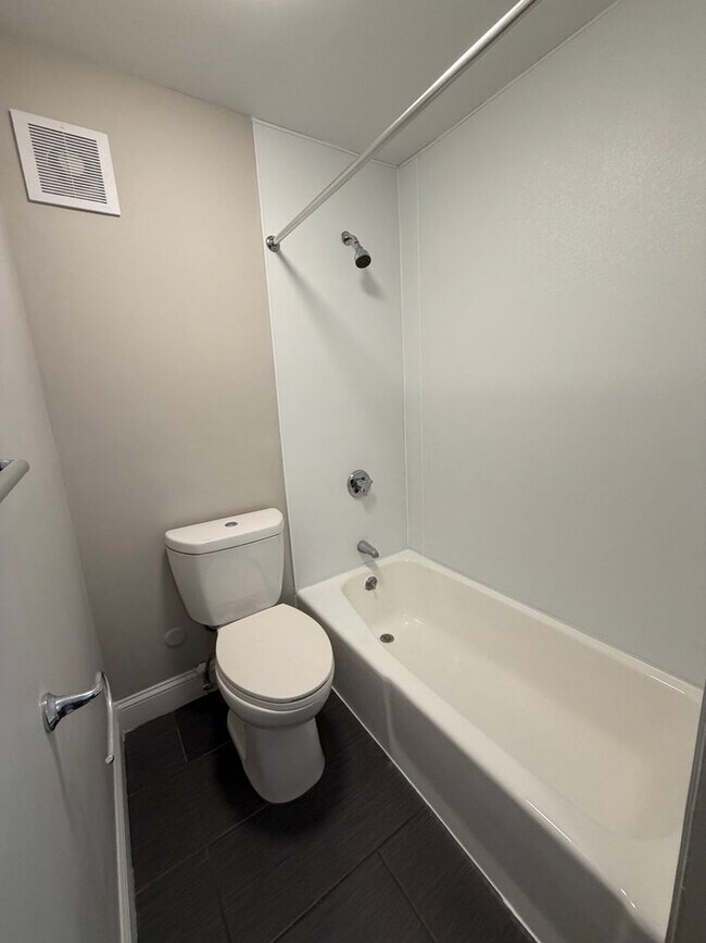 Interior Photo - Harvard Street Apartments