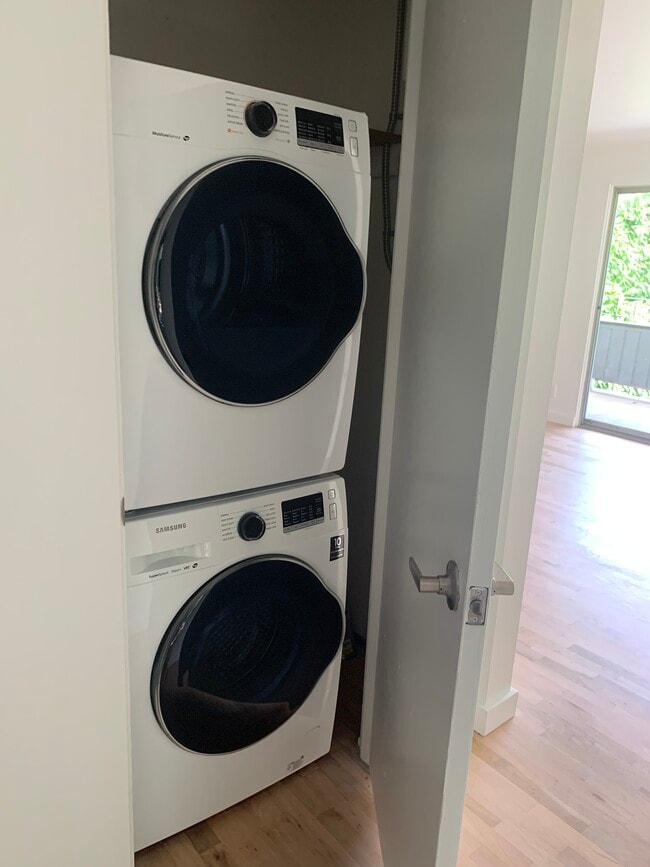 Building Photo - 2621 22nd Ave W