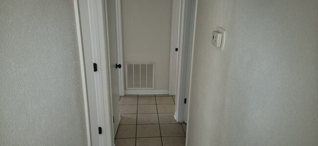 Building Photo - 205 Harbor Dr