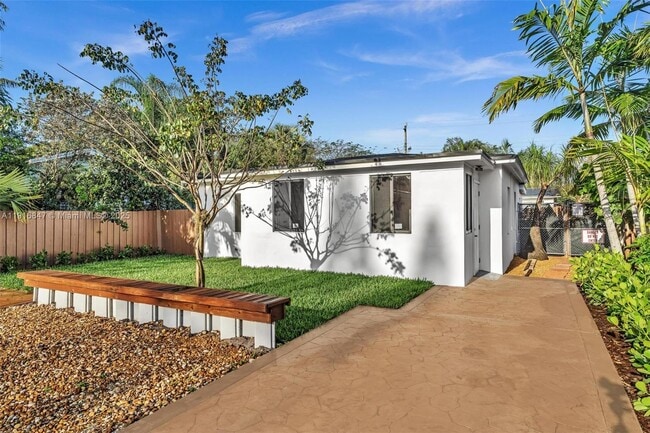 Building Photo - 1123 NE 1st Ave.