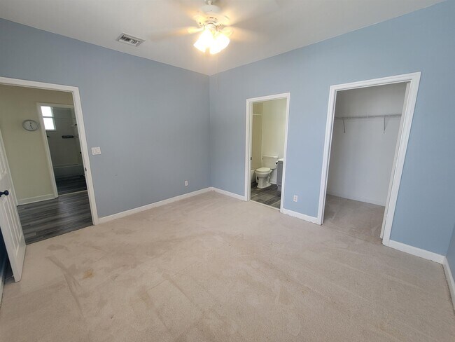 Building Photo - 3773 Overlook Dr
