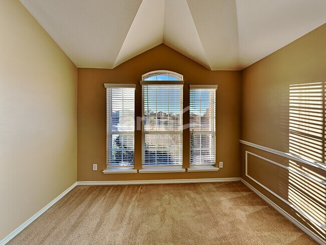 Building Photo - 2710 Beacon Hill Dr