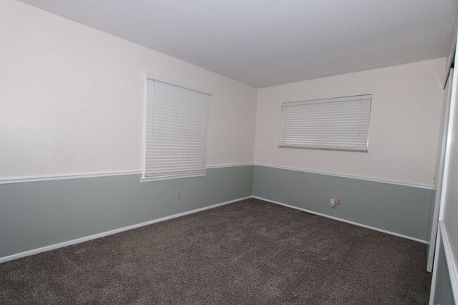 Building Photo - 3 bedroom 2 bathroom Single Family Home