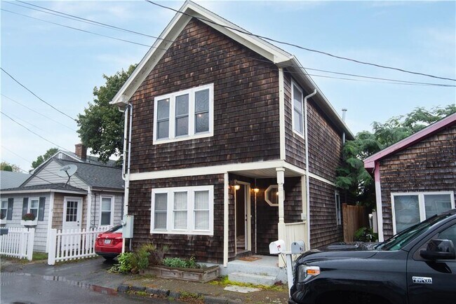 Building Photo - 13 Island Ave