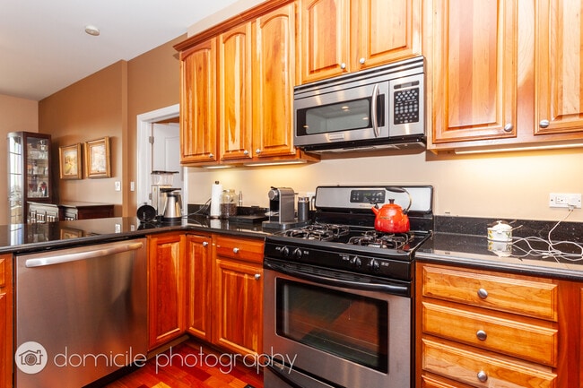 Building Photo - 4953 Oakton St