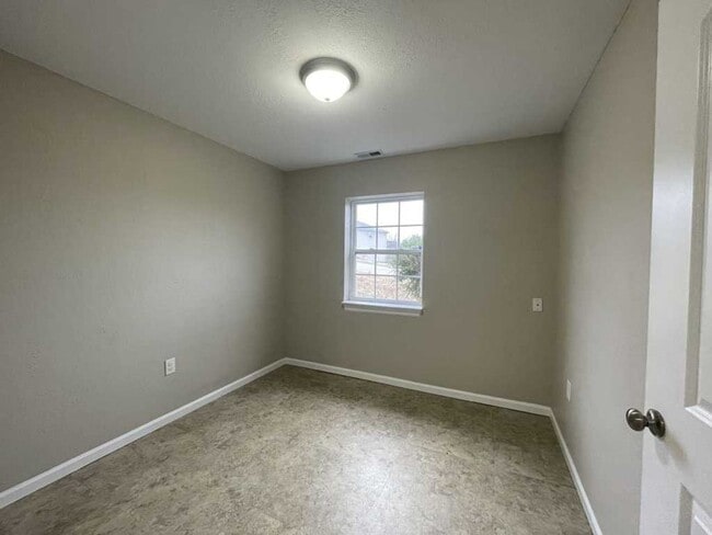 Building Photo - Home near FLW!