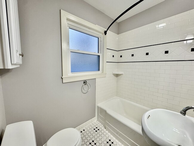 Building Photo - 28W791 Batavia Rd