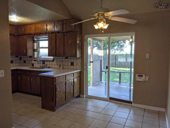 Building Photo - 1204 Lisa Ln