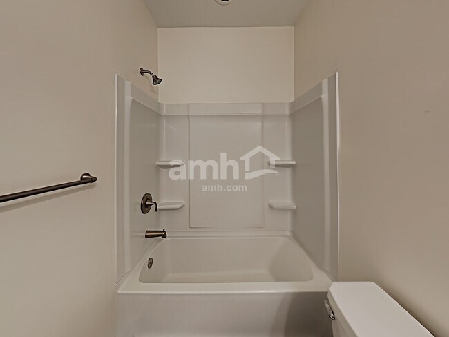 Building Photo - 145 Lindridge Dr