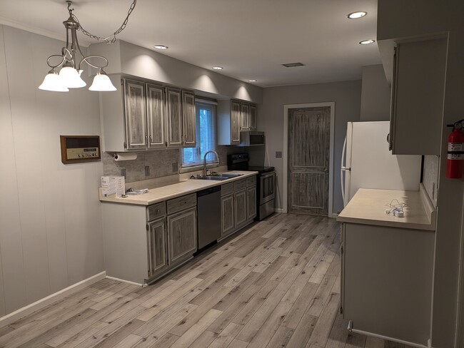 Building Photo - 5097 Tillamook Trail