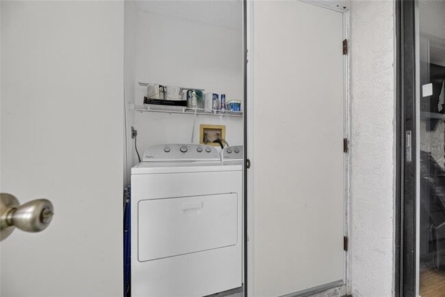 Building Photo - 115 Lakeview Pl