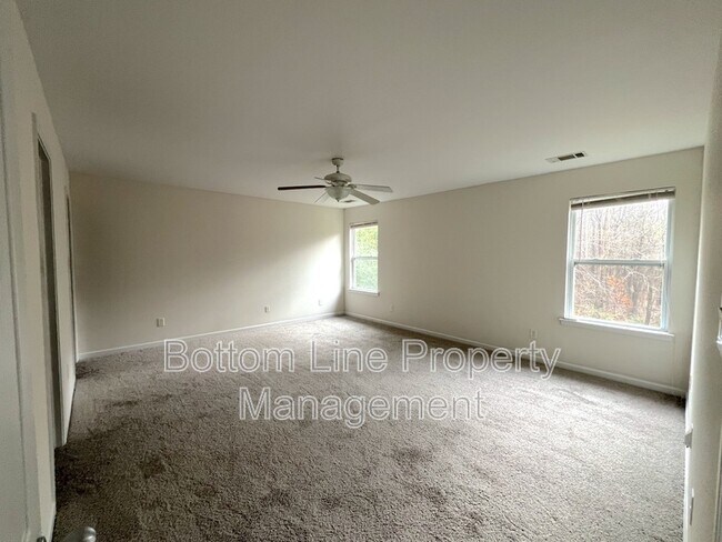 Building Photo - 702 Perth Dr