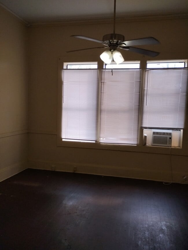 Building Photo - 822 Edwards St