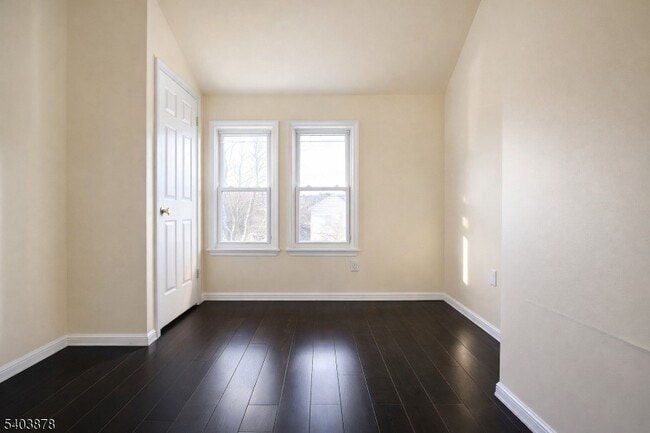 Building Photo - 184 S 6th St