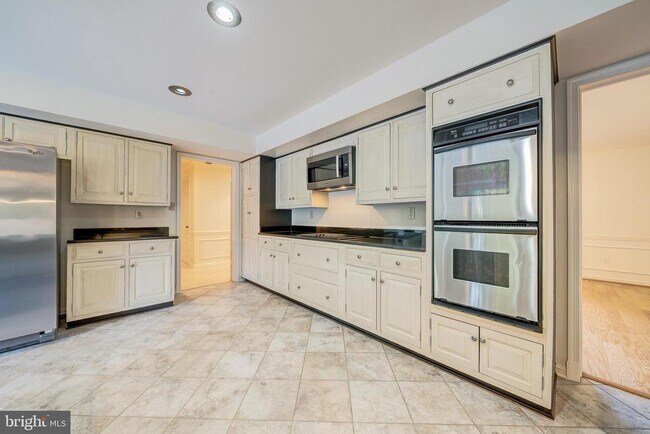 Building Photo - 6209 Stoneham Ln