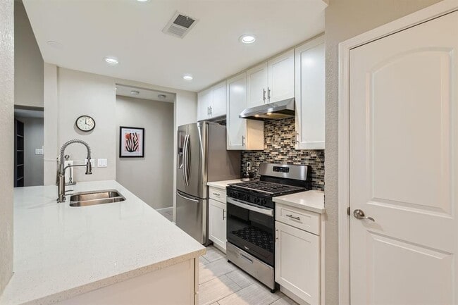 Building Photo - 10815 Lambert Cir