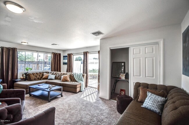 Building Photo - 6-Bedroom Tempe Home with Private Pool & Ideal Location