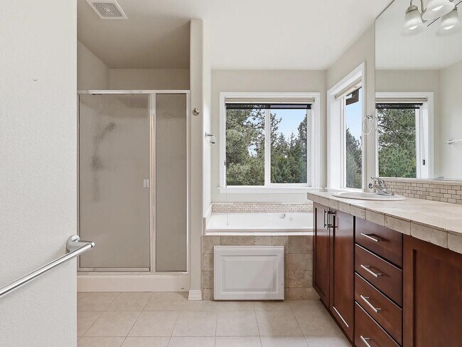 Building Photo - 61330 Huckleberry Pl