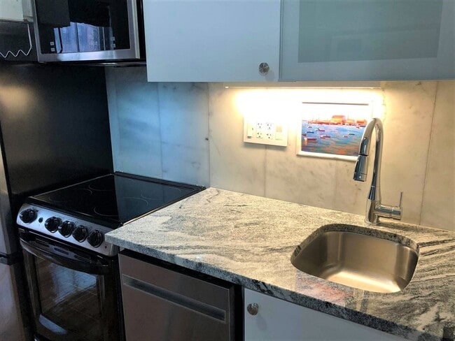 Building Photo - 88 Charles St