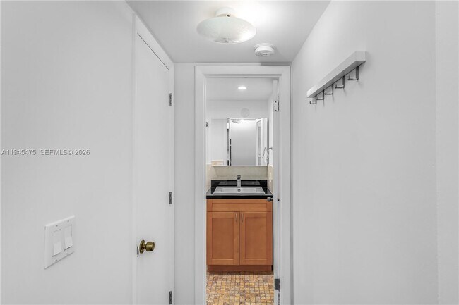 Building Photo - 716 Michigan Ave