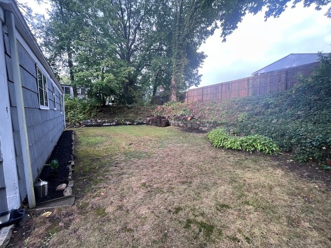 Building Photo - 3 Tryon Ave