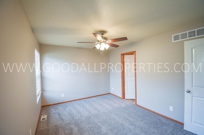 Building Photo - 3 Bedroom 2.5 Bath home