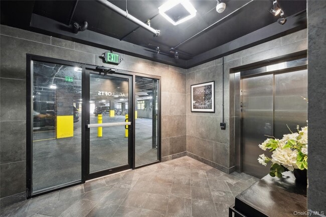 Building Photo - 172 E Prospect Ave