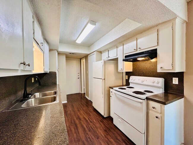 Building Photo - 1507 No Mor Cove