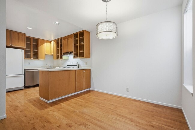 Building Photo - Spacious Two Bedroom Condo in Potrero Hill - Please Contact for Showing Availability!
