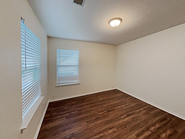 Building Photo - 26139 Flinton Dr