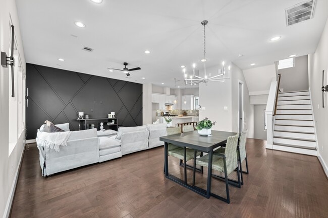 Building Photo - 717 Morris St