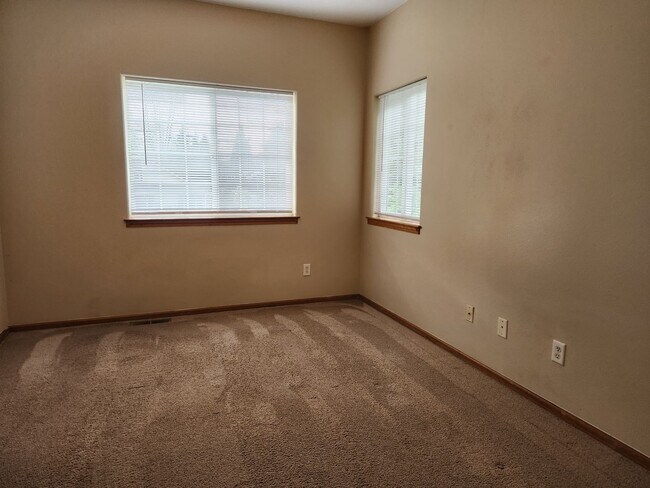 Building Photo - 533 40th St