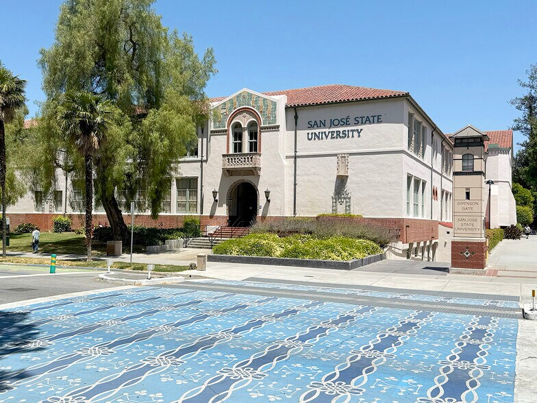 Building Photo - 144 S 3rd St