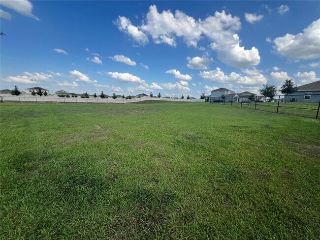 Building Photo - 688 Silver Palm Dr