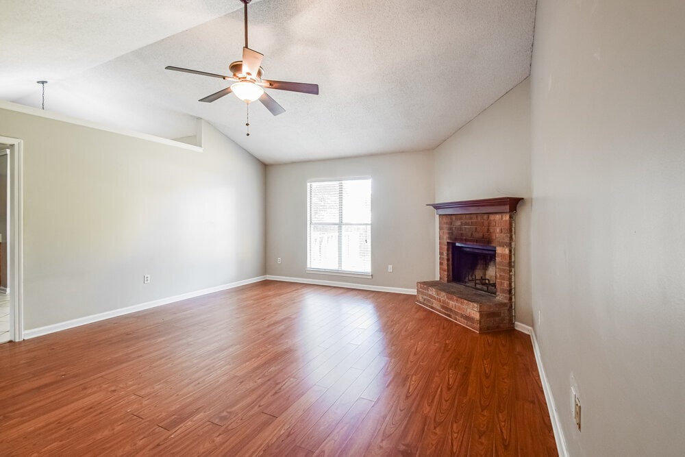 Building Photo - 10378 Yates Dr