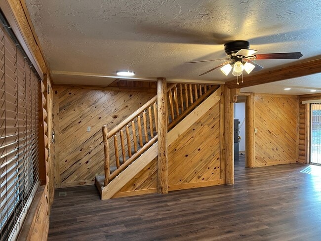Building Photo - 2 Story Cabin in Heber
