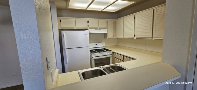 Building Photo - Centrally Located Village Green Two Story ...