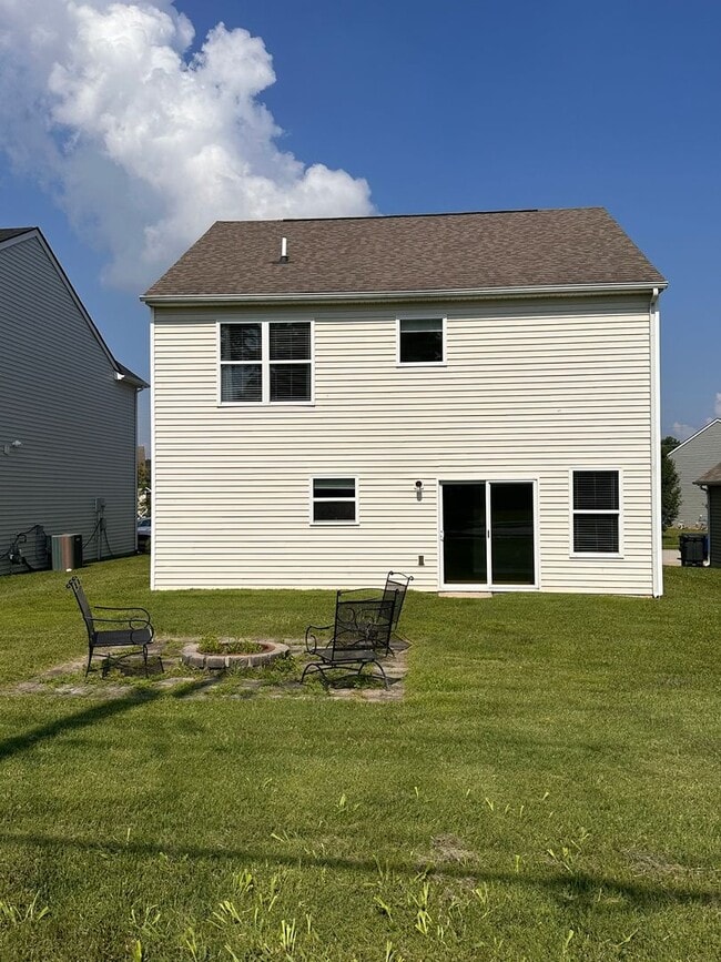Building Photo - Beautiful 3-Bedroom Home in Desirable Village at Armstrong Farms