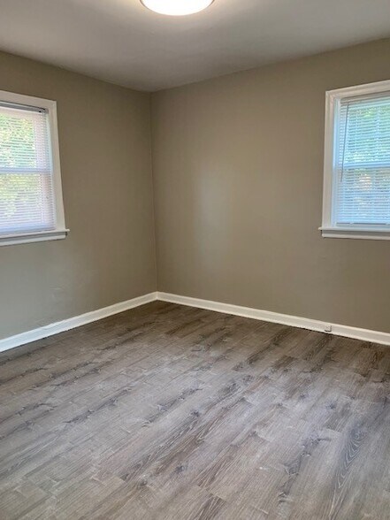 Building Photo - 707 Clarendon Pl