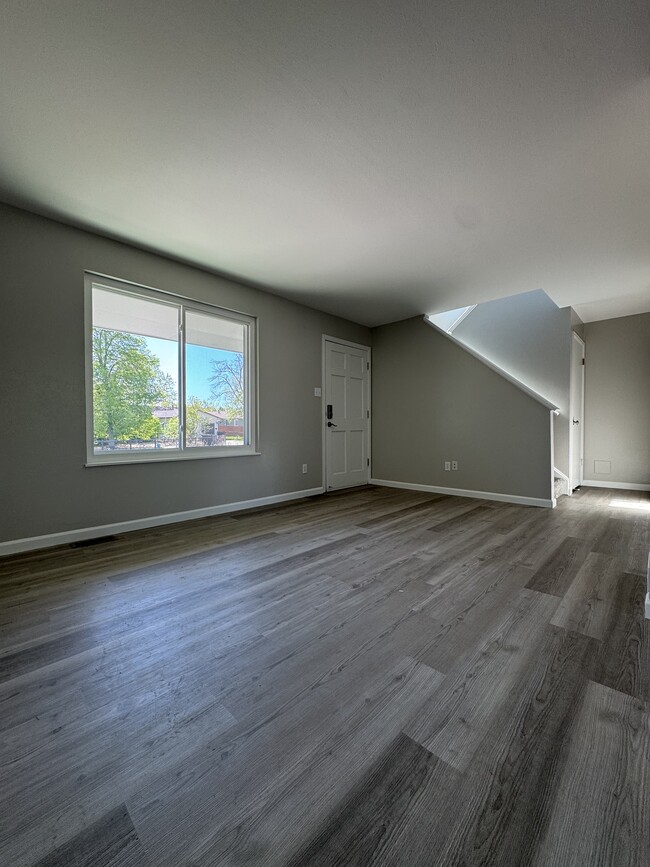 Building Photo - 9143 Osceola St